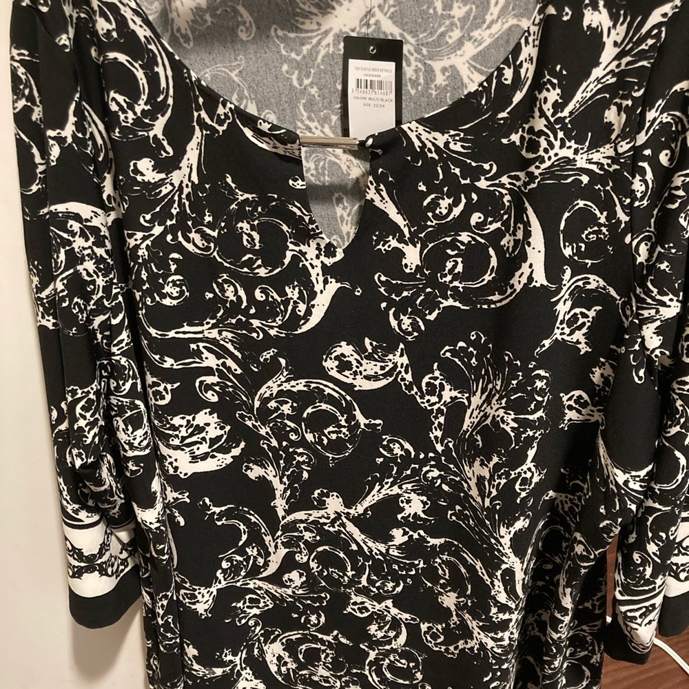 Avenue Long sleeve plus tunic…size22/24